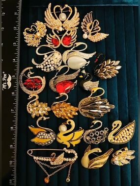 Lot of 20 Swan Brooches Pins Colorful Crystal Enamel Costume Jewelry